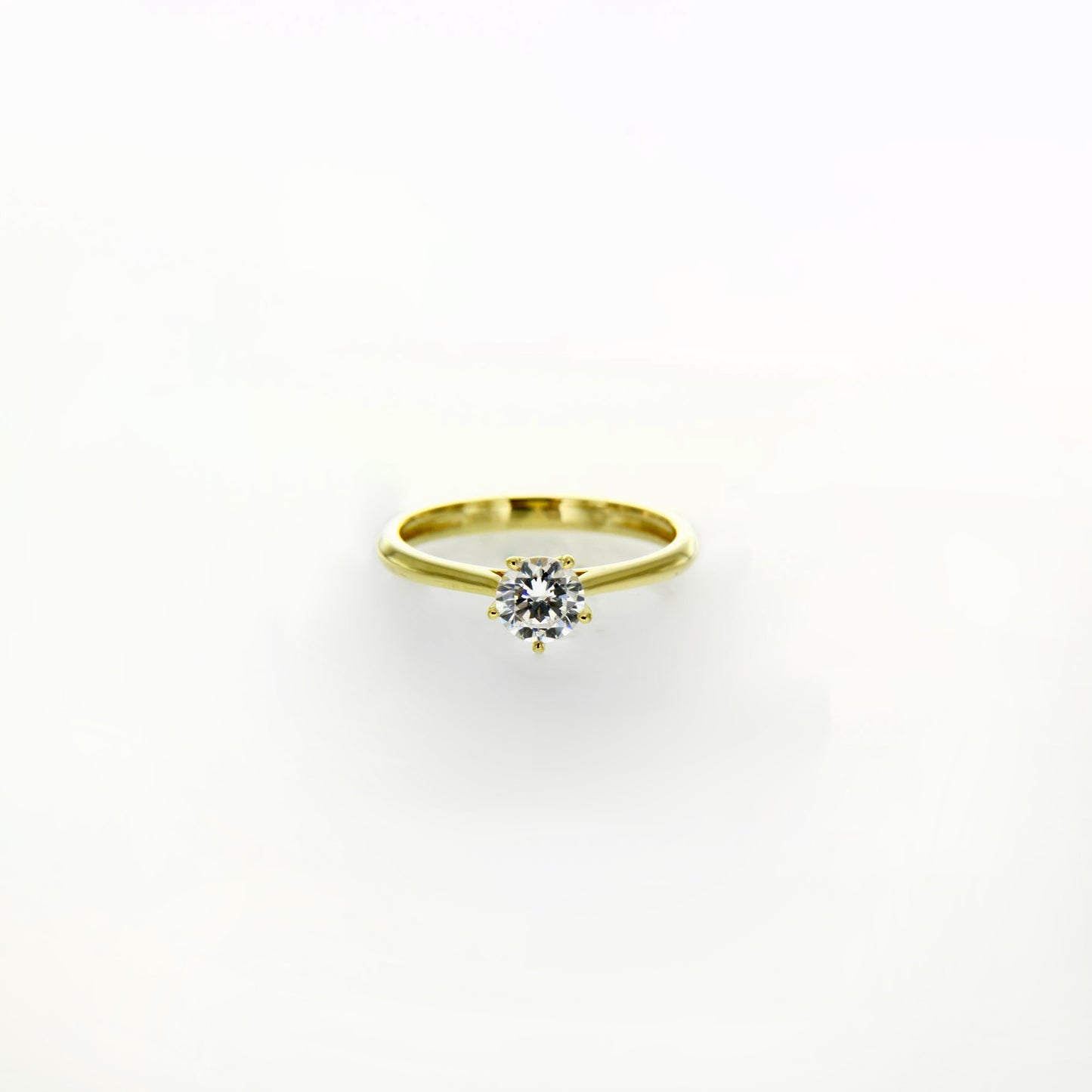 Elegant 14K Yellow Gold Solitaire Ring