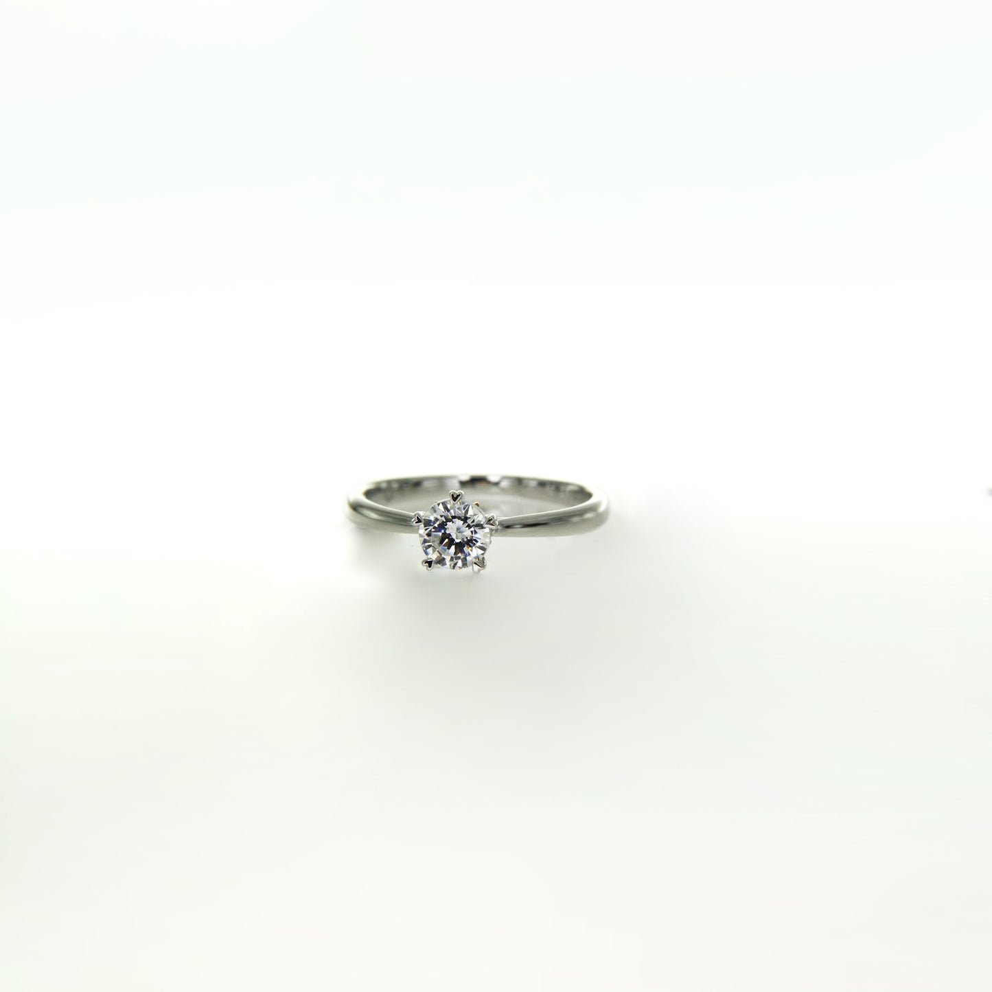 Elegant 14K Gold Solitaire Zirconia Wedding Ring